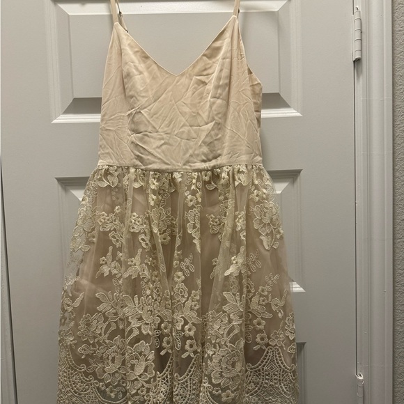 Alice + Olivia Beige Antique Gold Lace Julianne Ballerina Dress - Picture 3 of 3
